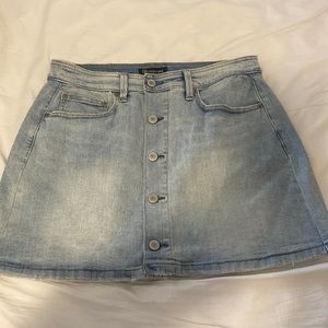 Versona; light washed blue button down skirt with pockets and belt loops